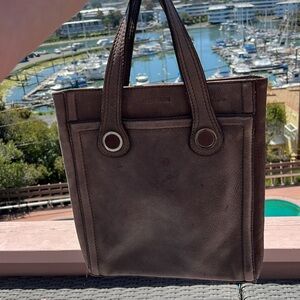 Vintage Hidesign late 90s to early 2000s vibe 
13in H 12 in W Clean Functional